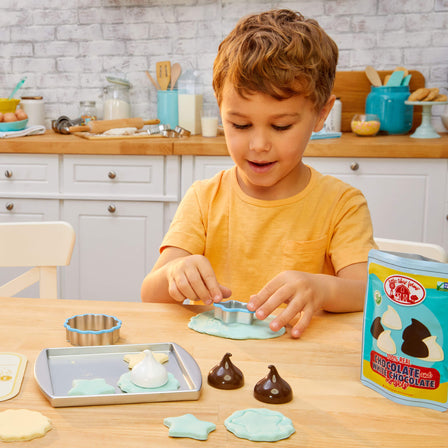 Creative Chefs™ Cookie Kit - 
This set encourages little chefs to use their imagination and get creative with their dishes.