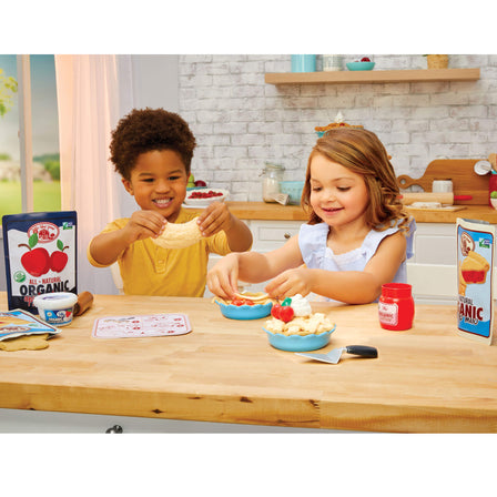 Creative Chefs™ Pie Kit - 
Kids can mix, mold and create their favorite dishes with our unique moldable Make-It! Mix play sand.