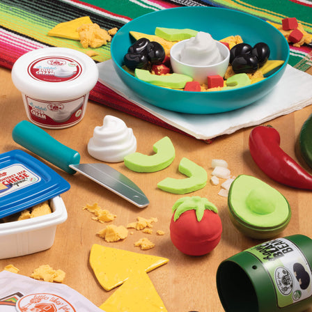 Creative Chefs™  Nachos Kit – Play Cooking Set - 
The accessories included in this kit are super realistic and specifically designed to make the play experience more real.