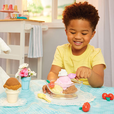 Creative Chefs™ Ice Cream Kit - 
This set encourages little chefs to use their imagination and get creative with their dishes.