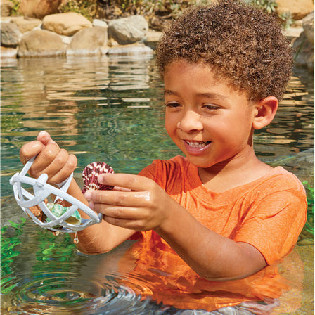 Big Adventures™ Sea View Submarine - 
There is so much to find and discover with the detachable sifter.