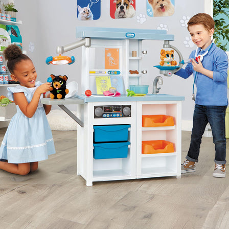 My First Pet Checkup Set™ - 
The included 15+ accessories encourage kids to play together.