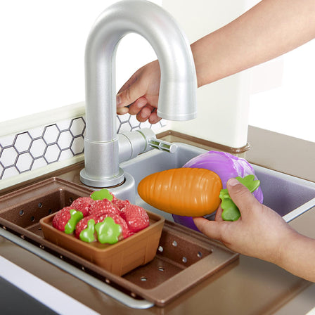 First Market Kitchen™ - 
Kids can complete their cooking roleplay by pretending to clean their dishes and wash off vegetables.