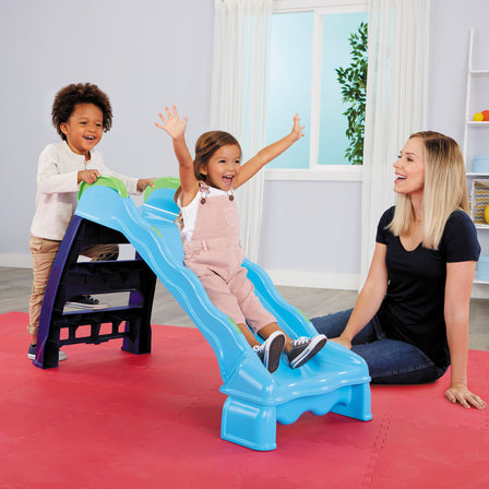 2-in-1 Indoor-Outdoor Slide with Water Spraying Jets, Foldable Design for Easy Storage - 
Ready for sliding indoors or outside