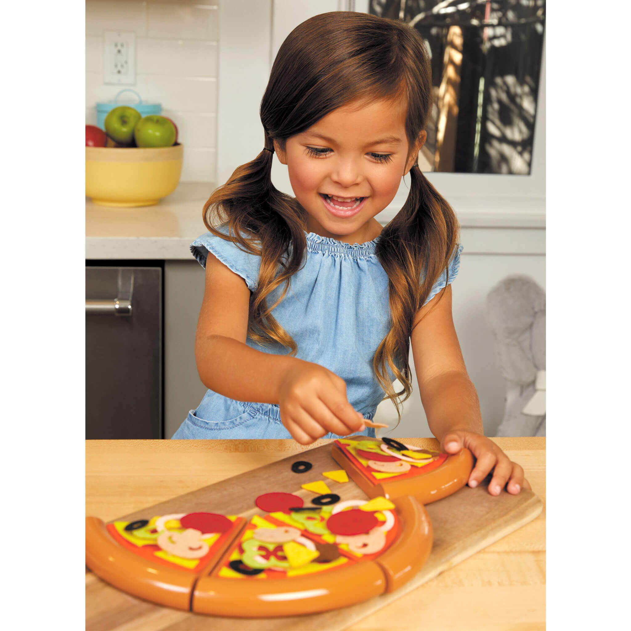 https://www.littletikes.com/cdn/shop/products/659874-First-Food-Delivery-Set4_1024x1024@2x.jpg?v=1638820715