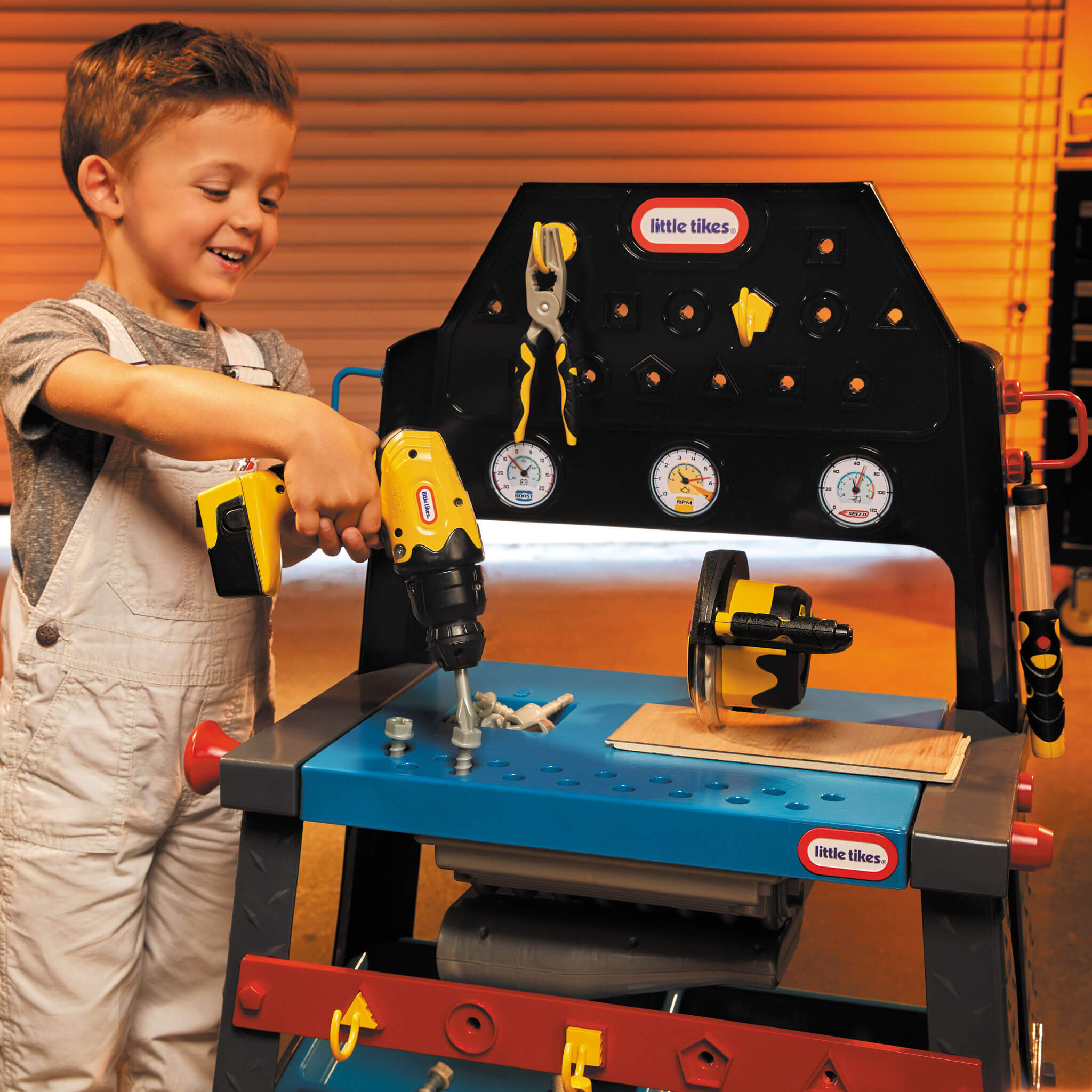 Little high quality Tikes work bench