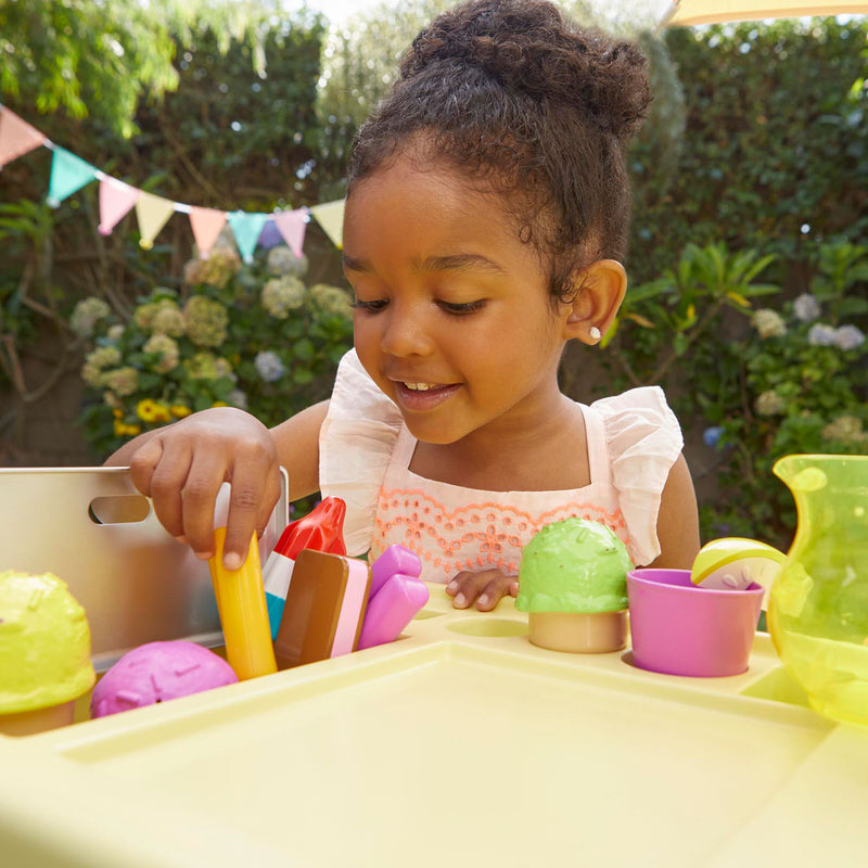 Designed with plenty of hooks and storage under the cart so kids can store the accessories during and after playtime